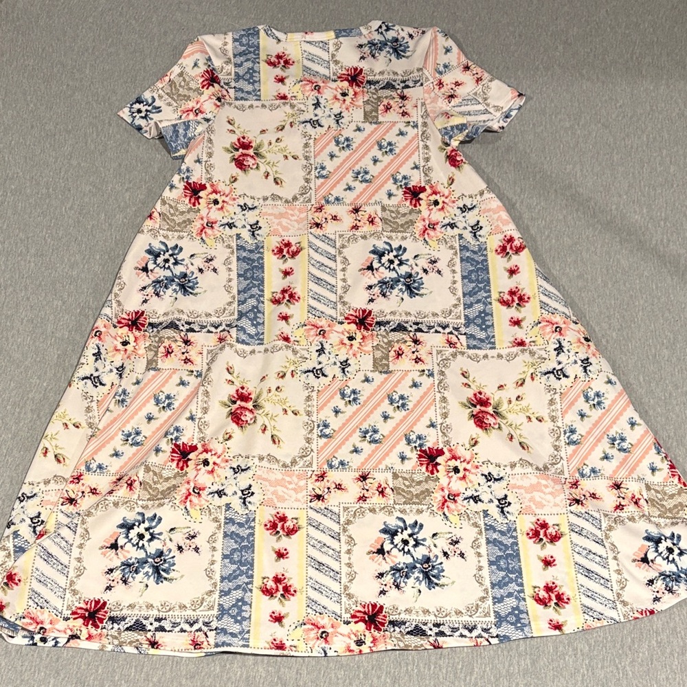 NWT LuLaRoe Floral Patchwork Dress With Pockets - Summer Style - Picture 6 of 7